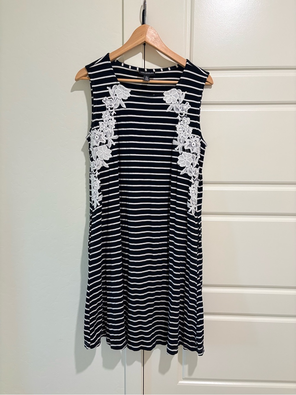Nina Leonard Sz L Black and White Striped Sleeveless Dress with Lace Appliqué